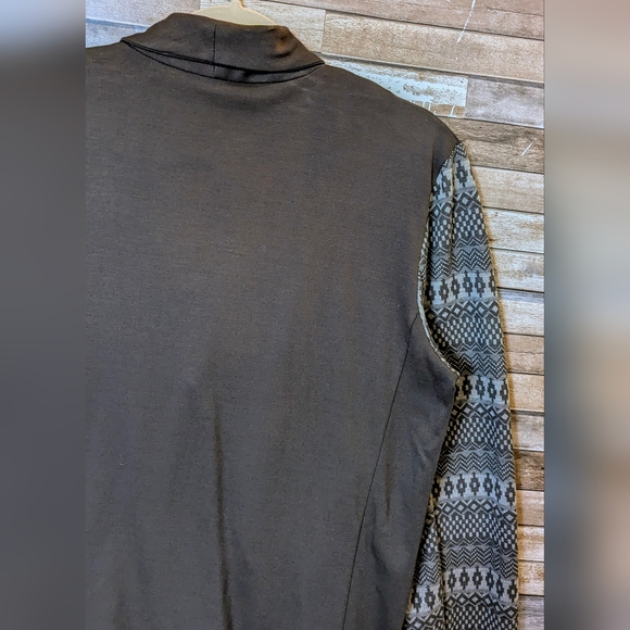 Violet B. Cascading Waterfall Effect W/Aztec Sleeves Short Cardigan - Picture 14 of 16